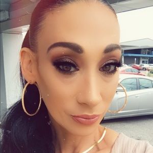 Meet your Posher, Crystal